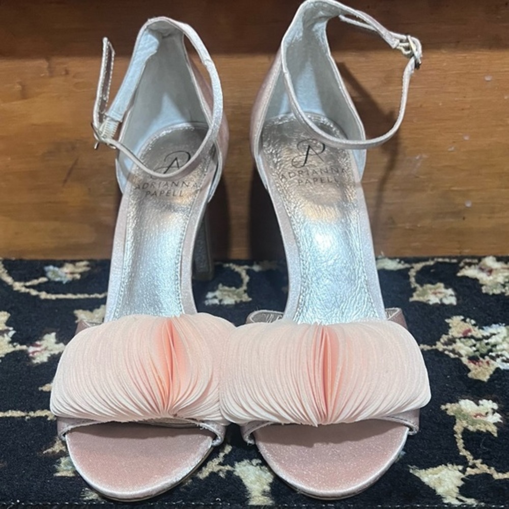 Beautiful pink heels size 6.5